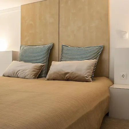 Charming Duplex With Mezzanine Bed In Chiado * Lisbona