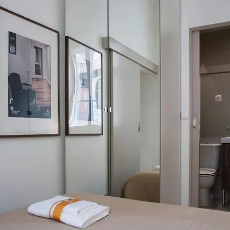 Charming Duplex With Mezzanine Bed In Chiado Apartment