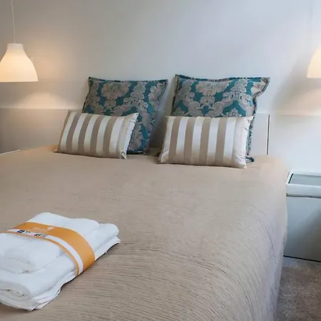 Charming Duplex With Mezzanine Bed In Chiado Appartamento *