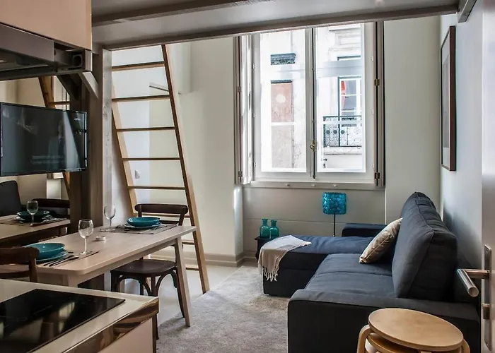 Charming Duplex With Mezzanine Bed In Chiado *