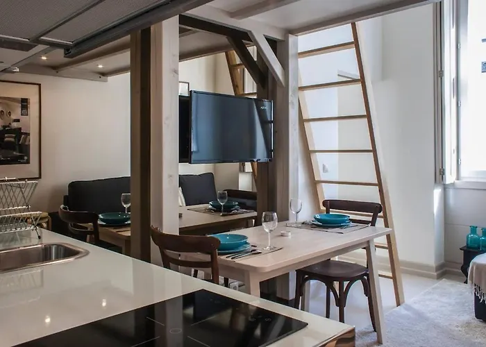 شقة Charming Duplex With Mezzanine Bed In Chiado Lisboa