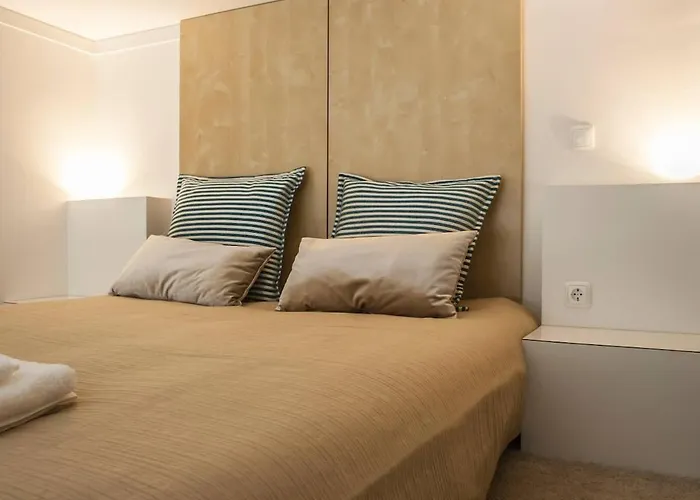 Charming Duplex With Mezzanine Bed In Chiado * Lisboa