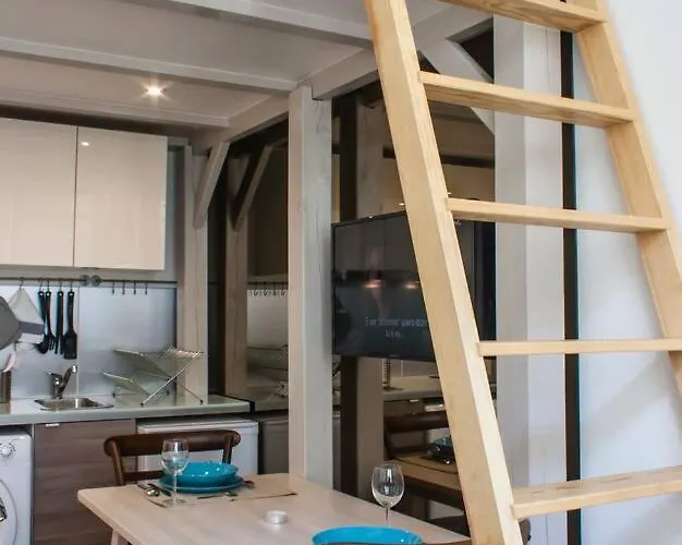 Charming Duplex With Mezzanine Bed In Chiado Lisboa