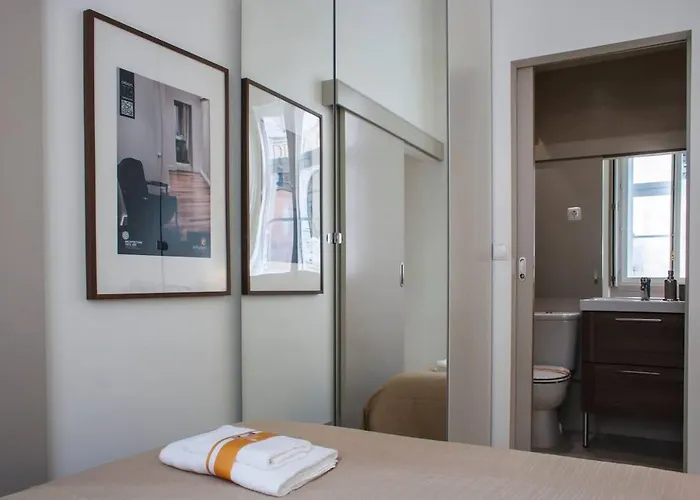 Charming Duplex With Mezzanine Bed In Chiado شقة