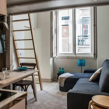 Charming Duplex With Mezzanine Bed In Chiado *